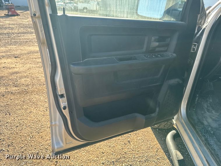 image for item EA1952 2013 RAM 2500 Crew Cab pickup truck