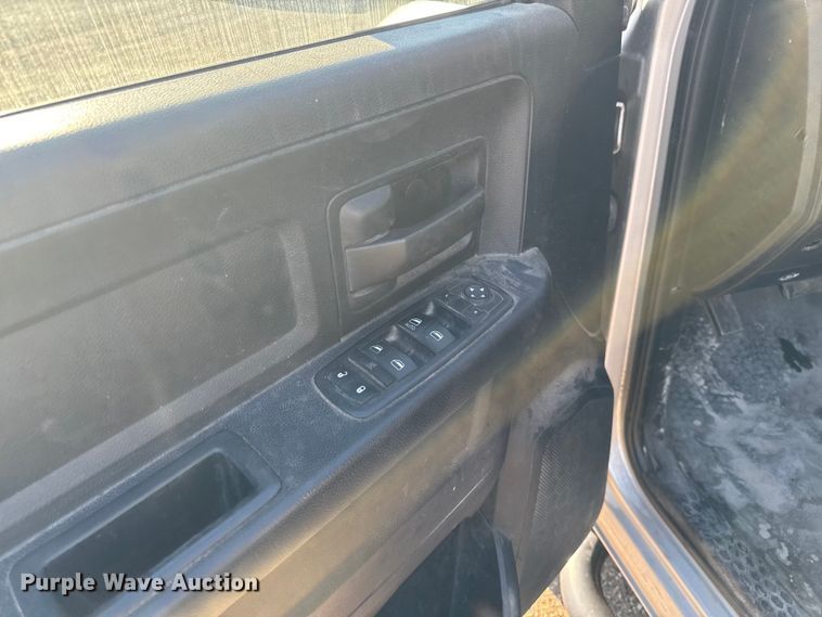 image for item EA1952 2013 RAM 2500 Crew Cab pickup truck