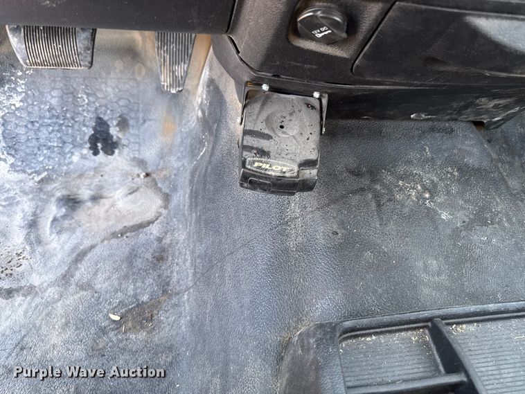 image for item EA1952 2013 RAM 2500 Crew Cab pickup truck