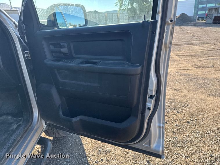 image for item EA1952 2013 RAM 2500 Crew Cab pickup truck