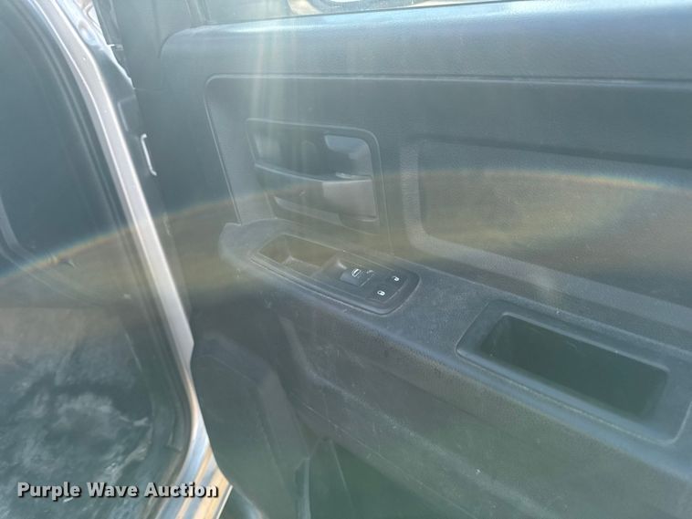 image for item EA1952 2013 RAM 2500 Crew Cab pickup truck