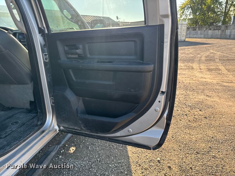 image for item EA1952 2013 RAM 2500 Crew Cab pickup truck