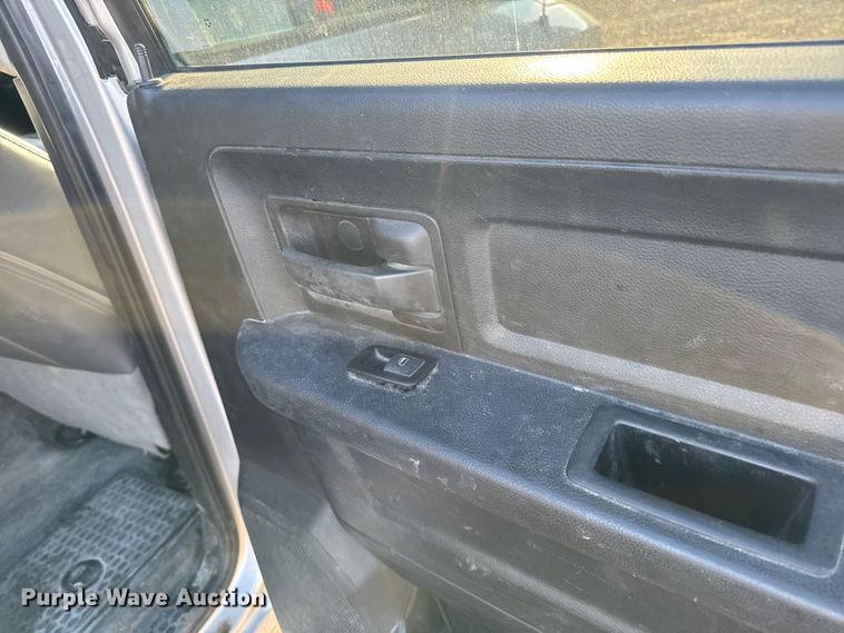 image for item EA1952 2013 RAM 2500 Crew Cab pickup truck