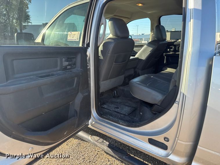 image for item EA1952 2013 RAM 2500 Crew Cab pickup truck