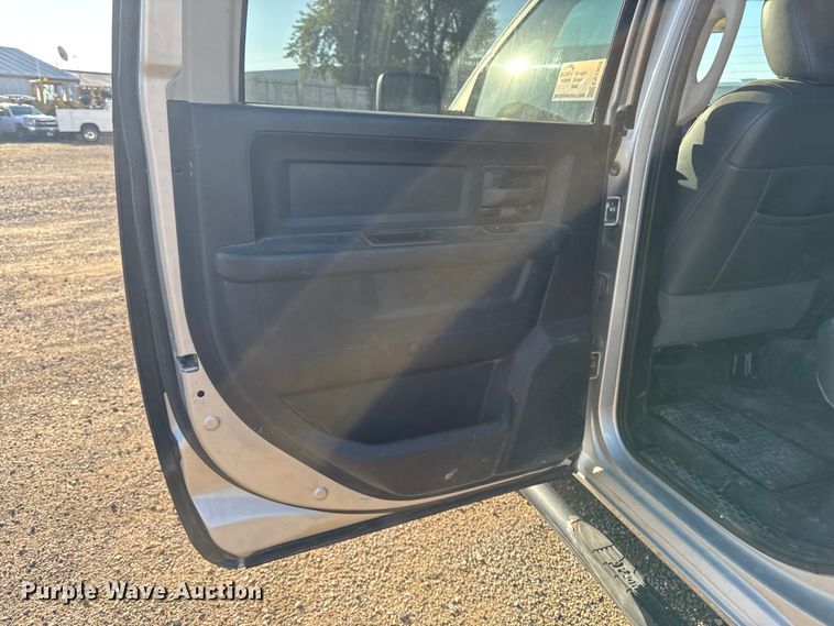 image for item EA1952 2013 RAM 2500 Crew Cab pickup truck