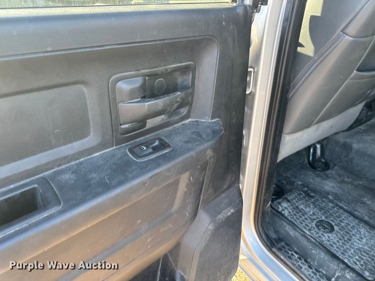 image for item EA1952 2013 RAM 2500 Crew Cab pickup truck