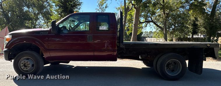 image for item EA6989 2012 Ford F350 Super Duty SuperCab flatbed pickup truck
