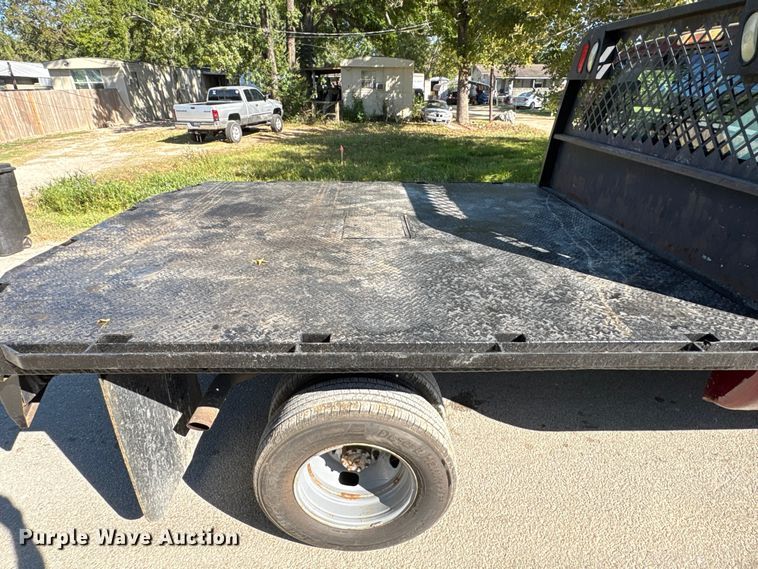 image for item EA6989 2012 Ford F350 Super Duty SuperCab flatbed pickup truck