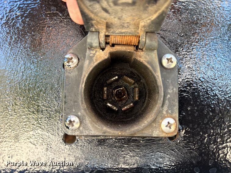 image for item EA6989 2012 Ford F350 Super Duty SuperCab flatbed pickup truck