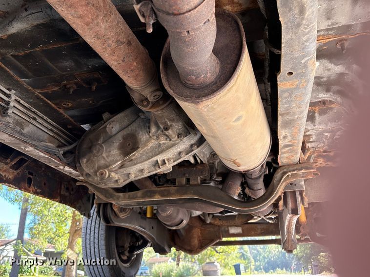 image for item EA6989 2012 Ford F350 Super Duty SuperCab flatbed pickup truck