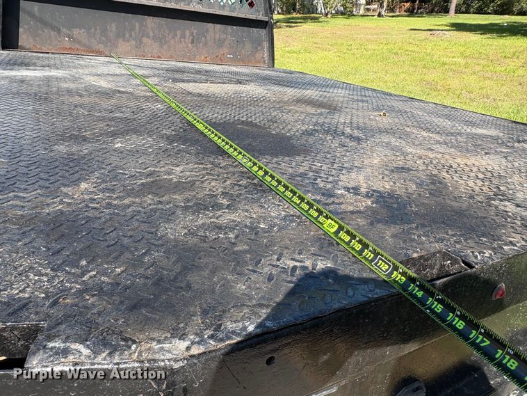 image for item EA6989 2012 Ford F350 Super Duty SuperCab flatbed pickup truck