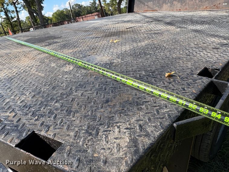 image for item EA6989 2012 Ford F350 Super Duty SuperCab flatbed pickup truck