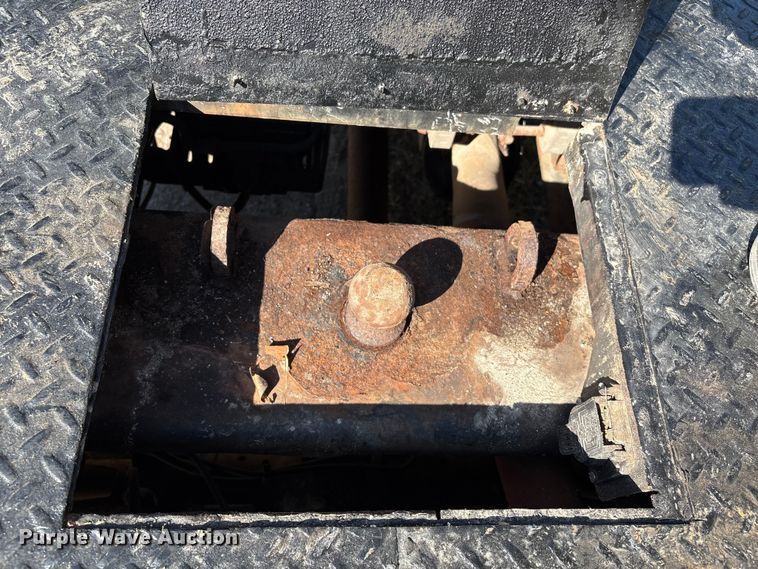 image for item EA6989 2012 Ford F350 Super Duty SuperCab flatbed pickup truck