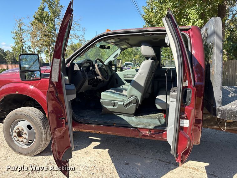 image for item EA6989 2012 Ford F350 Super Duty SuperCab flatbed pickup truck