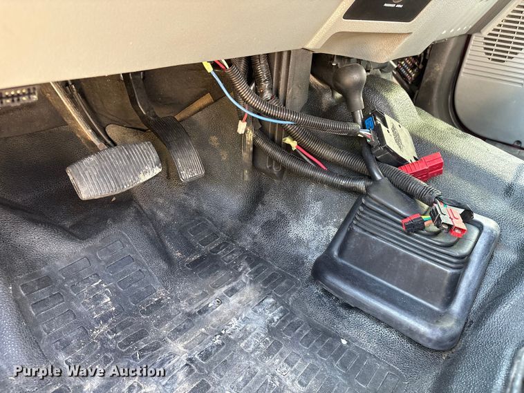 image for item EA6989 2012 Ford F350 Super Duty SuperCab flatbed pickup truck