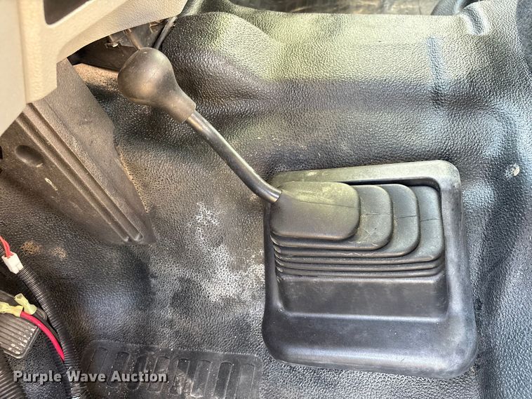 image for item EA6989 2012 Ford F350 Super Duty SuperCab flatbed pickup truck