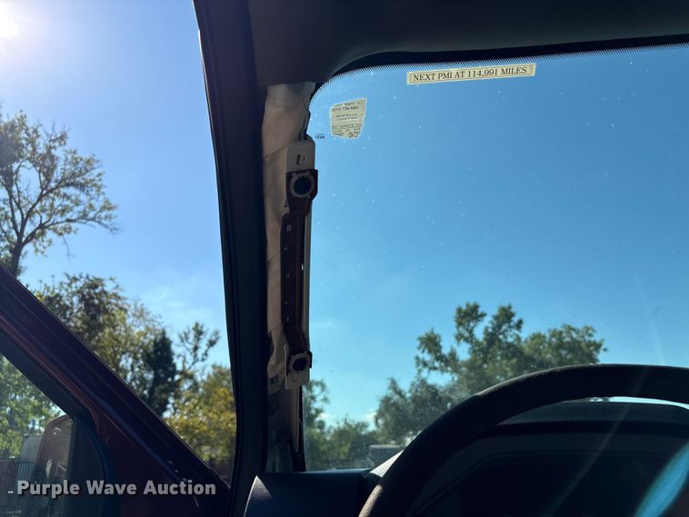 image for item EA6989 2012 Ford F350 Super Duty SuperCab flatbed pickup truck