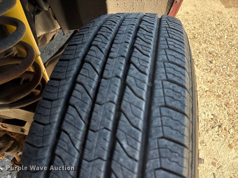 image for item EA6989 2012 Ford F350 Super Duty SuperCab flatbed pickup truck