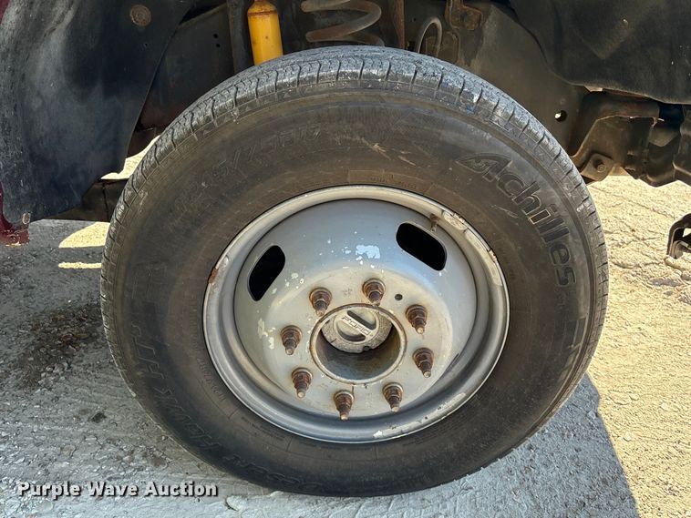 image for item EA6989 2012 Ford F350 Super Duty SuperCab flatbed pickup truck