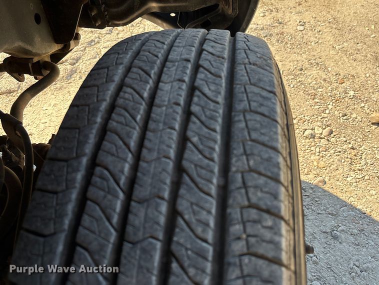 image for item EA6989 2012 Ford F350 Super Duty SuperCab flatbed pickup truck