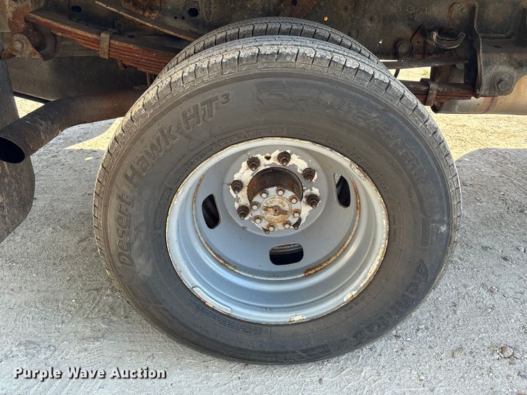 image for item EA6989 2012 Ford F350 Super Duty SuperCab flatbed pickup truck