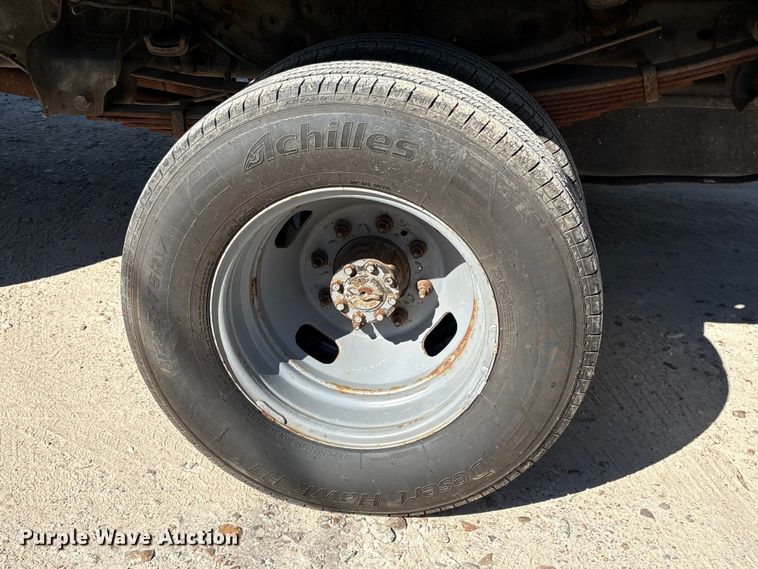 image for item EA6989 2012 Ford F350 Super Duty SuperCab flatbed pickup truck