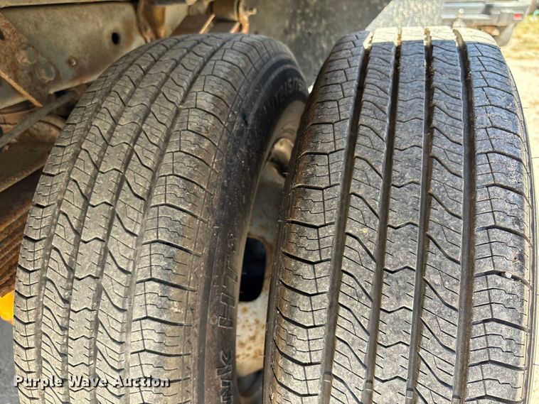 image for item EA6989 2012 Ford F350 Super Duty SuperCab flatbed pickup truck