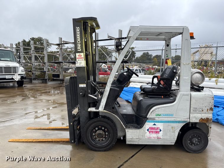 image for item EA7040 2017 UniCarriers PF50 forklift