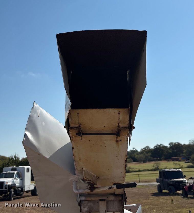 image for item EA7593 2009 Altec Altec wood chipper