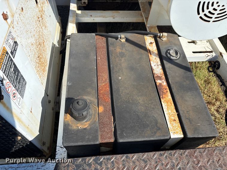image for item EA7593 2009 Altec Altec wood chipper