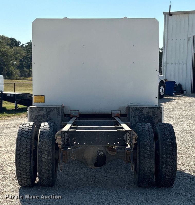 image for item EA7594 1996 GMC C6 truck cab and chassis