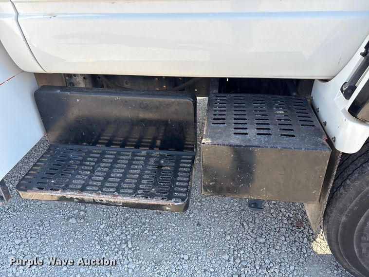 image for item EA7594 1996 GMC C6 truck cab and chassis