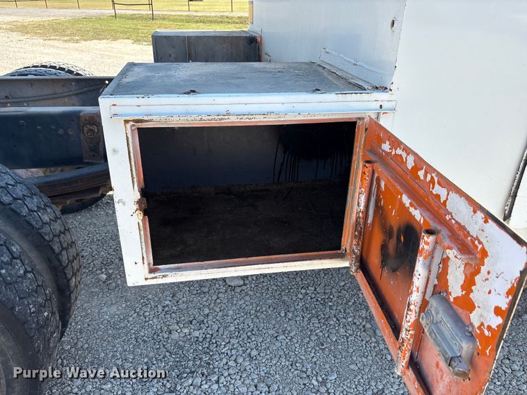 image for item EA7594 1996 GMC C6 truck cab and chassis