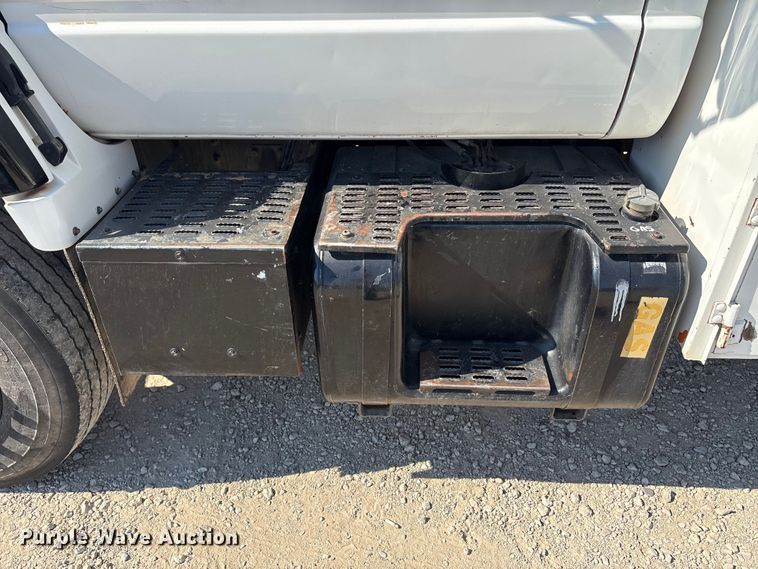 image for item EA7594 1996 GMC C6 truck cab and chassis