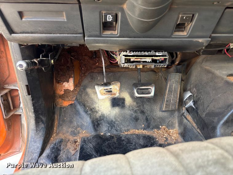 image for item EA7594 1996 GMC C6 truck cab and chassis