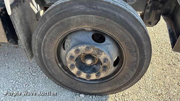 image for item EA7594 1996 GMC C6 truck cab and chassis