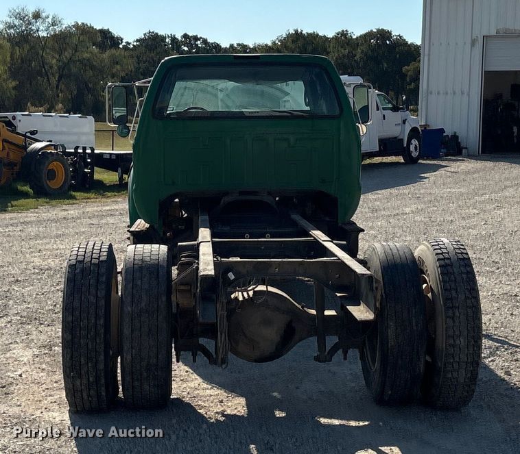 image for item EA7595 2002 Ford F650 Crew Cab truck cab and chassis