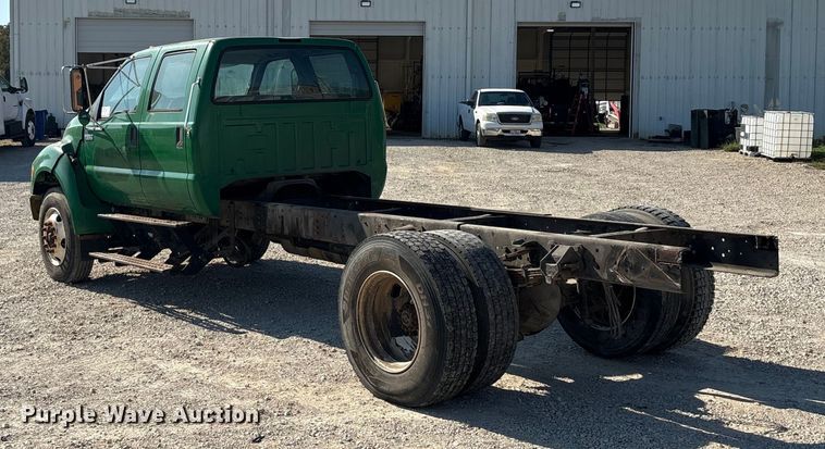 image for item EA7595 2002 Ford F650 Crew Cab truck cab and chassis