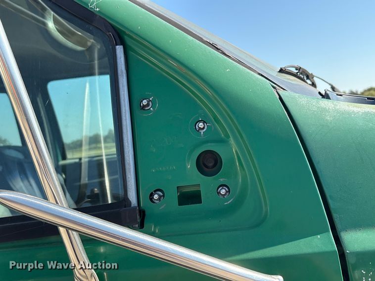 image for item EA7595 2002 Ford F650 Crew Cab truck cab and chassis