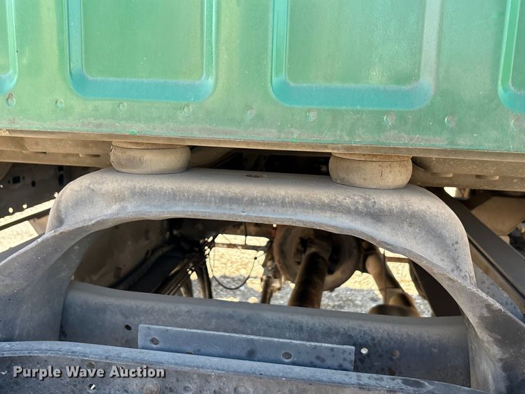 image for item EA7595 2002 Ford F650 Crew Cab truck cab and chassis