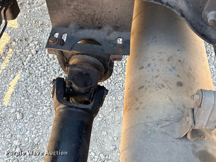 image for item EA7595 2002 Ford F650 Crew Cab truck cab and chassis