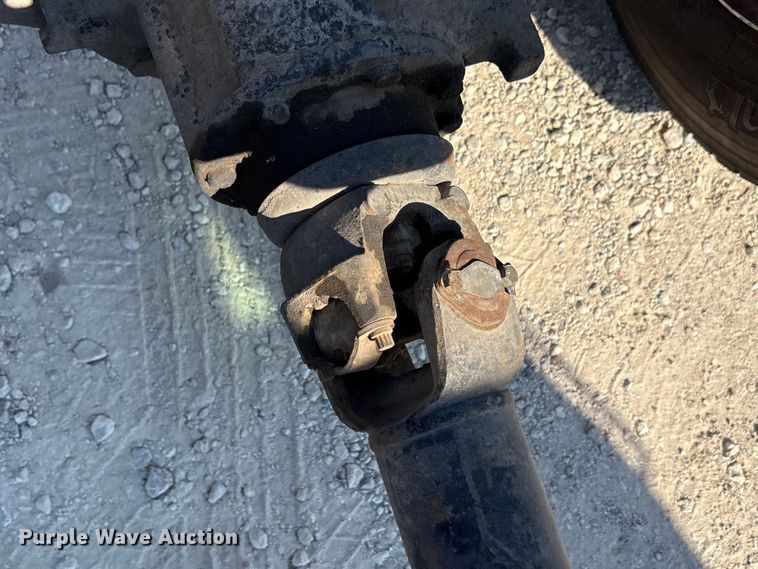 image for item EA7595 2002 Ford F650 Crew Cab truck cab and chassis