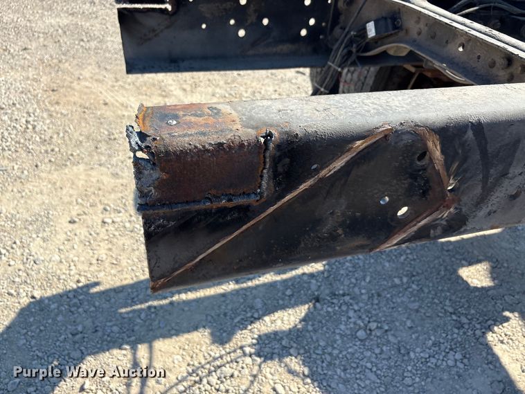 image for item EA7595 2002 Ford F650 Crew Cab truck cab and chassis