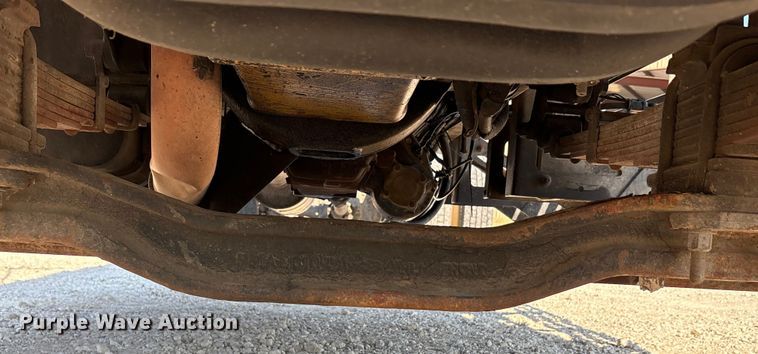 image for item EA7595 2002 Ford F650 Crew Cab truck cab and chassis