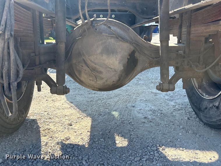 image for item EA7595 2002 Ford F650 Crew Cab truck cab and chassis