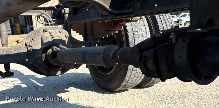 image for item EA7595 2002 Ford F650 Crew Cab truck cab and chassis