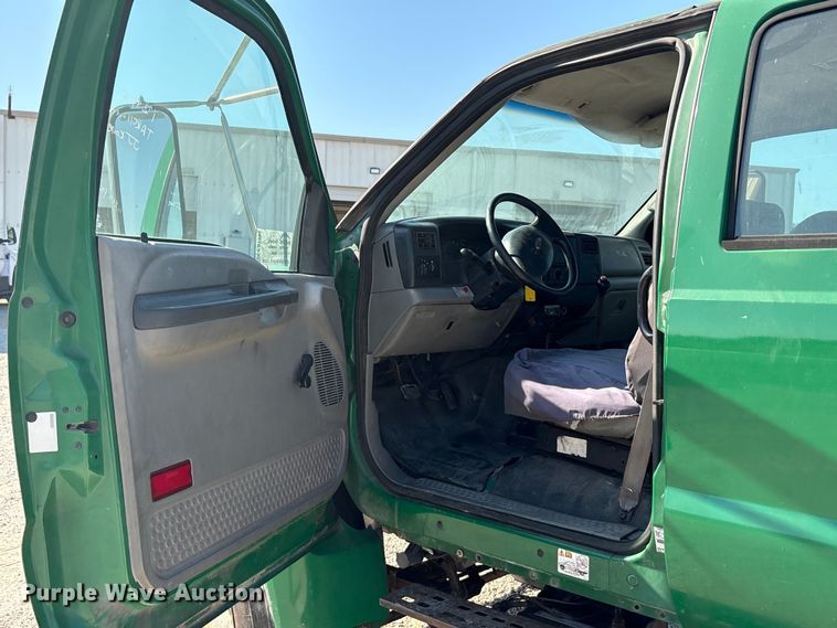 image for item EA7595 2002 Ford F650 Crew Cab truck cab and chassis