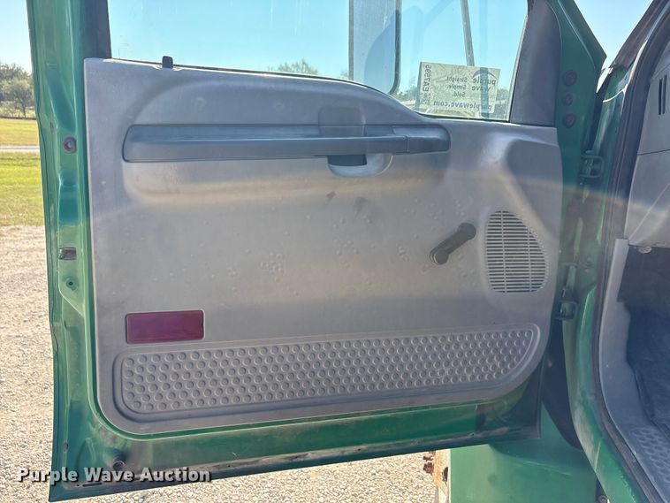 image for item EA7595 2002 Ford F650 Crew Cab truck cab and chassis