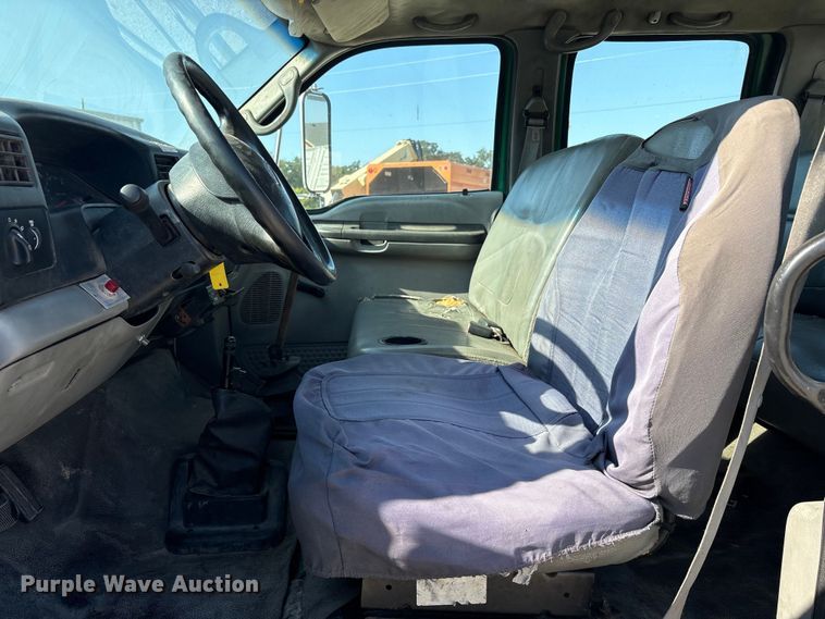 image for item EA7595 2002 Ford F650 Crew Cab truck cab and chassis