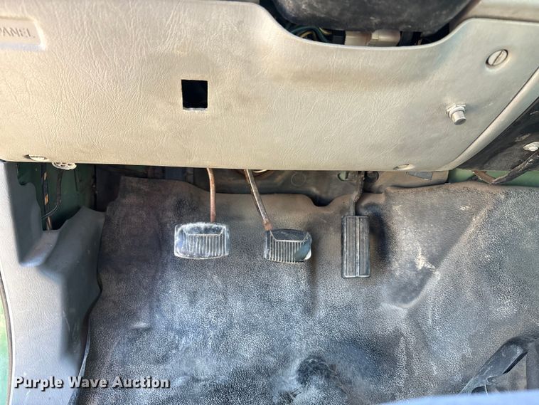 image for item EA7595 2002 Ford F650 Crew Cab truck cab and chassis